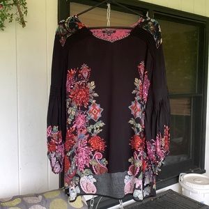 John Mark Plus Size Floral V-Neck Bubble Sleeve Tunic